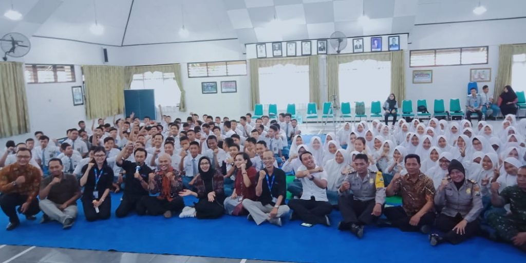 Keseruan foto bersama usai acara.