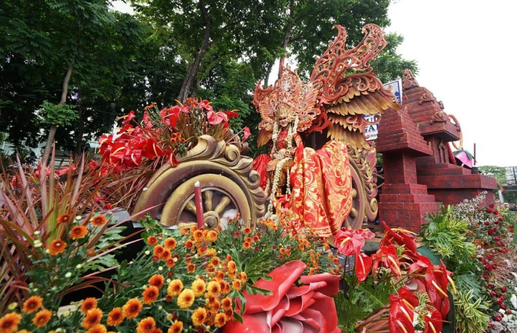 Usung 'Wonderland of Java', Gudang Garam Hibur Warga di Surabaya Vaganza 