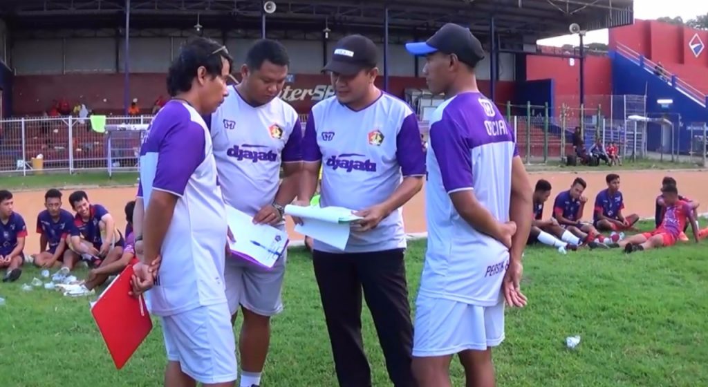 Jajaran kepelatihan persik saat proses seleksi