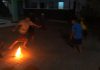Serunya Saat Anak-anak di Desa Majan Bermain Sepak Bola Api