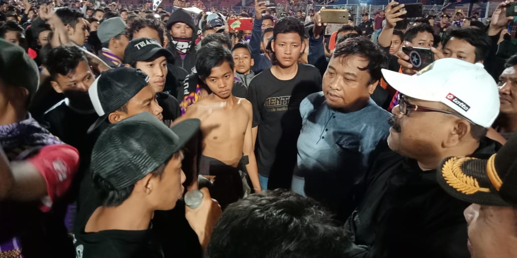 Suporter ditemui Manager Persik Kediri, Beny Kurniawan