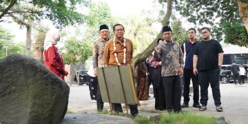 Bersama Pak Pram dan Keluarga, Mas Dhito Berkunjung ke Ndalem Pojok