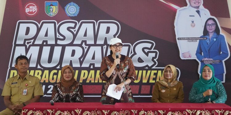Jelang Lebaran, Mbak Cicha Pimpin Kegiatan Pasar Murah