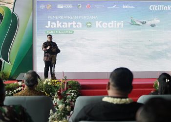Citilink First Landing Bandara Dhoho, Mas Dhito: Maskapai Lain Jangan Sampai Menyesal