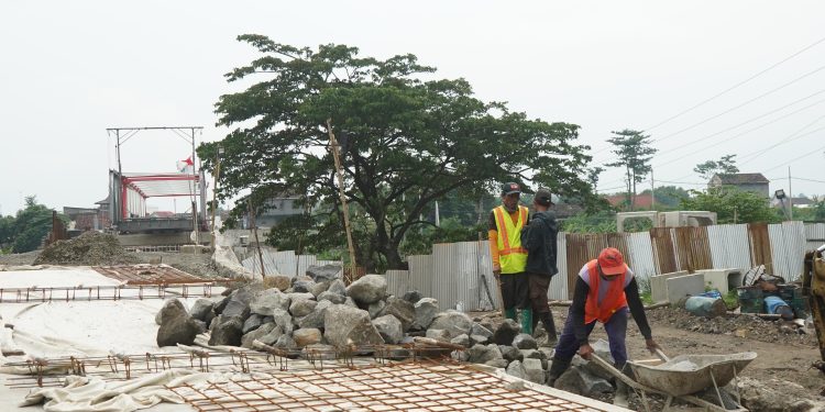 Pembangunan Jembatan Jongbiru Kediri Dipastikan Rampung Pertengahan 2024