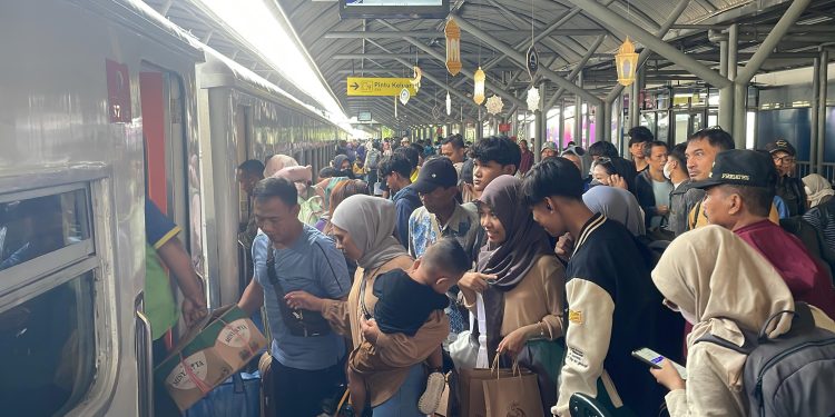 51.872 Pelanggan Berangkat dari Daop 8 Surabaya di H-7 Lebaran