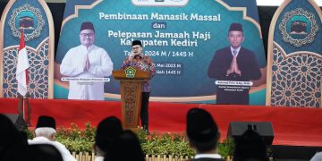 Diberi Bekal Sambal Pecel, Mas Dhito Minta Jamaah Haji Saling Menjaga di Tanah Suci