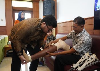 Mas Dhito Beri Alat Bantu Mobiltas untuk Difabel, yang Belum Bisa Usul