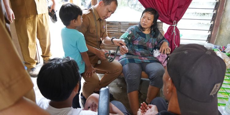 Anak di Kediri Vakum Sekolah karena Rawat Orang Tua, Mas Dhito Terjunkan 4 Dinas