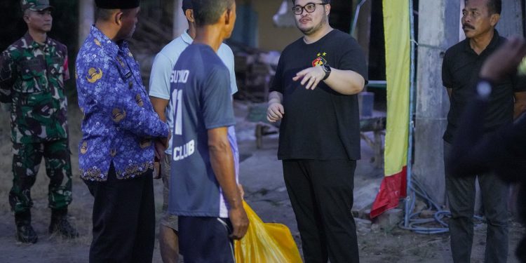 Menginap di Rumah Warga, Mas Dhito Janjikan Akan Benahi Lapangan Bola Voli