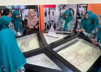 Edukasi Generasi Muda, Disperpusip Jatim Ajak Pelajar Kenali Arsip dan Wawasan Kebangsaan