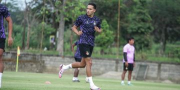 Kesan dan Target Ezra Walian Bersama Persik Kediri
