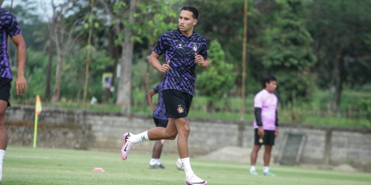 Kesan dan Target Ezra Walian Bersama Persik Kediri
