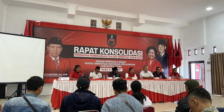 Dokter Ari Purnomo Adi Daftar jadi Calon Wakil Bupati Kediri Lewat PDIP