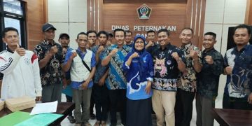 Wakil Ketua DPRD Kabupaten Blitar Gelontorkan Hibah Kambing Jalur Aspirasi