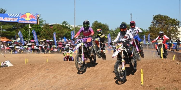 Seri Kedua Kratingdaeng Supercrosser 2024 Dirtwar Energy Digelar di Sirkuit Praga Tulungagung
