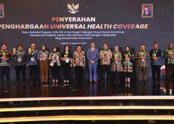 Terima UHC Award 2024, Mas Dhito Tekankan Peningkatan Mutu Layanan Kesehatan 