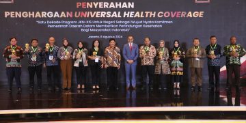 Terima UHC Award 2024, Mas Dhito Tekankan Peningkatan Mutu Layanan Kesehatan 