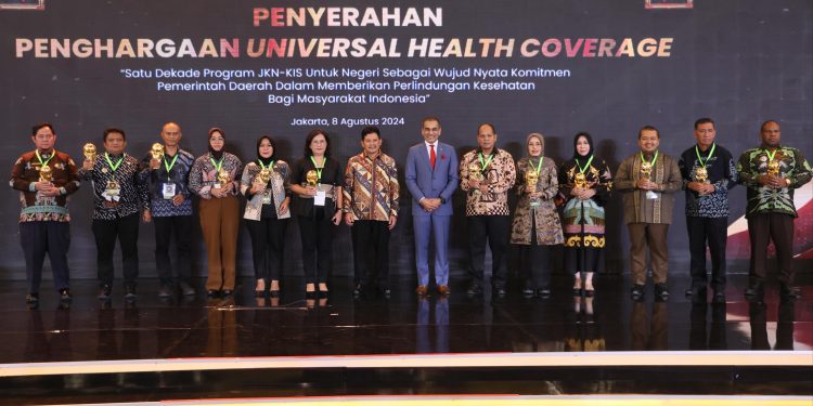 Terima UHC Award 2024, Mas Dhito Tekankan Peningkatan Mutu Layanan Kesehatan 