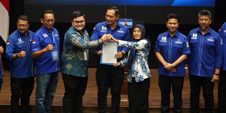 Duet Mas Dhito-Mbak Dewi Resmi Lanjut di Pilbup Kediri 2024