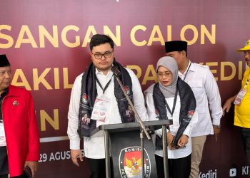 Mas Dhito – Mbak Dewi Resmi Mendaftar ke KPU Kabupaten Kediri