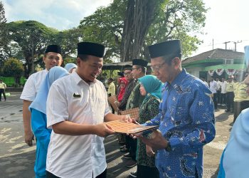 HUT ke-79 RI, PG Ngadiredjo Beri Penghargaan Karyawan Masa Kerja 30-35 Tahun 