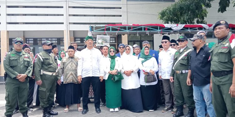 Diiringi Ribuan Pendukung, Pasangan Deny – Mudawamah Resmi Daftar ke KPU Kabupaten Kediri