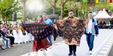 Redesain Motif Panji, Mas Dhito Gelar Kediri Fashion Batik Festifal