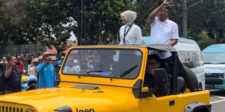 Vinanda – Gus Qowim Konvoi Diiringi 21 Anggota DPRD dan Ribuan Pendukung