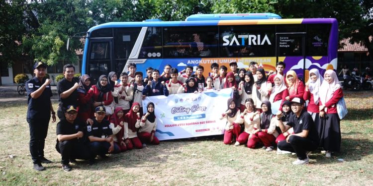 Jalan Bareng Sindi, Sarana Pemkot Kediri Kenalkan Transportasi Umum untuk Anak Disabilitas