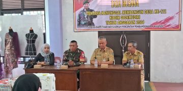 Satgas TMMD 122 Kodim 0809/Kediri Bersama Disnaker Kabupaten Kediri Bekali Warga Pagung Keterampilan Menjahit