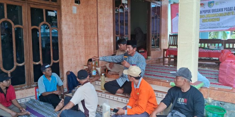 Kenalkan Program Organik, TMMD 122 Kodim 0809/Kediri Gelar Pelatihan Pembuatan Pupuk Organik Modern