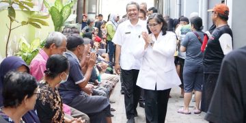 Pj Wali Kota Kediri Zanariah Tinjau Penyaluran Bantuan Pangan Cadangan Beras Pemerintah Tahap 3 di Kelurahan Kampungdalem dan Kelurahan Banjaran