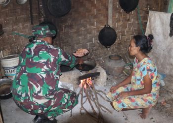 Warga Pagung Kaget dan Senang Satgas TMMD 122 Ada Yang Bisa Bantu Memasak