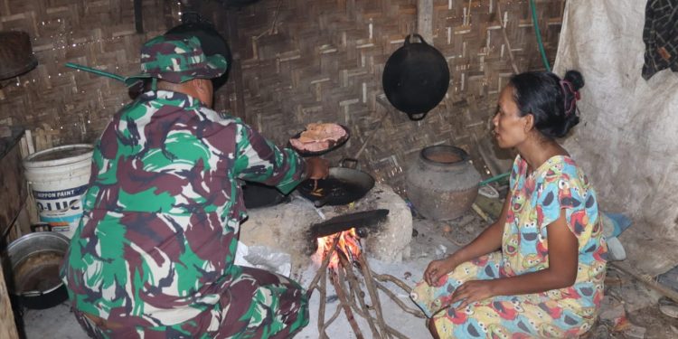 Warga Pagung Kaget dan Senang Satgas TMMD 122 Ada Yang Bisa Bantu Memasak
