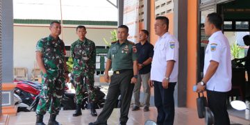 Dansatgas TMMD 122 Kodim 0809/Kediri Sambut dan Dampingi Danrem 082/CPYJ Tinjau Kesiapan Penutupan