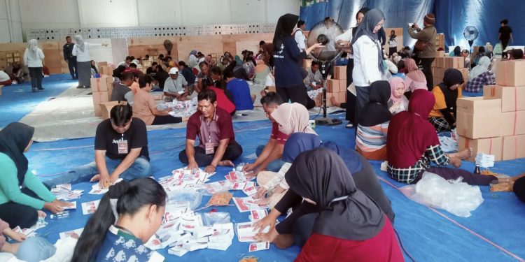 Proses Sortir Lipat Surat Suara Pilkada Serentak Ditargetkan KPU Kabupaten Kediri Selesai Sesuai Target