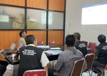 Copot Banner Kampanye Vinanda – Gus Qowim, Oknum Ketua RW di Kota Kediri Dilaporkan Bawaslu