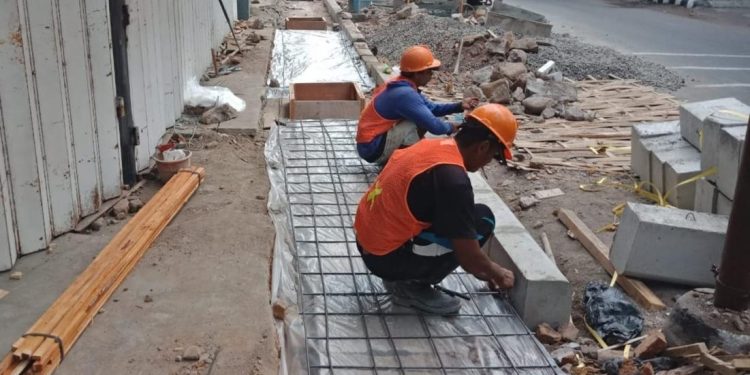 Masuki Musim Hujan, Dinas PUPR Kota Kediri Rehabilitasi Drainase Jalan Setia Budi