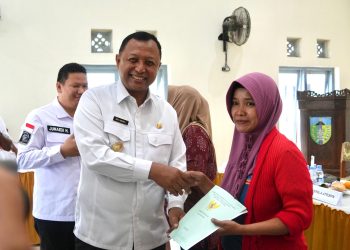 Serahkan Sertifikat PTSL di 2 Desa, Pemkab Kediri Beri 3 Pesan Penting