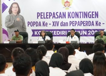 Lepas Atlet Kota Kediri Ikuti POPDA XIV dan PEPAPERDA II, Pj Wali Kota Kediri: Jaga Sportivitas, Semoga Bisa Jadi Juara