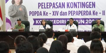Lepas Atlet Kota Kediri Ikuti POPDA XIV dan PEPAPERDA II, Pj Wali Kota Kediri: Jaga Sportivitas, Semoga Bisa Jadi Juara