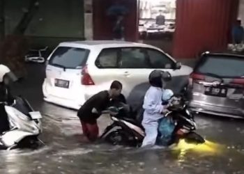 Diguyur Hujan Lebat Jalan Protokol Kota Kediri Banyak Alami Banjir