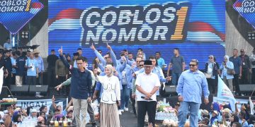 5000 Warga Tumplek Blek Hadiri Kampanye Akbar Vinanda – Gus Qowim Bareng God Bless di Kediri
