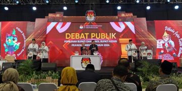 Adu Program dan Gagasan Debat Publik Kabupaten Kediri Kedua atau Terakhir Berakhir Penuh Keharuan