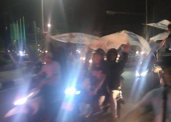 Warga Balowerti Pendukung Mbak Vinanda – Gus Qowim Adakan Konvoi Damai