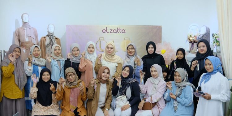 Elzatta Glam Meet Up Goes To Kediri, Trunk Show dan Ajak Customer Bikin Bag Charm