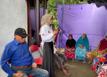 Bedah Rumah Selesai, Ketua RSTN Kota Kediri Vinanda Serahkan Kunci Rumah Baru Rohman