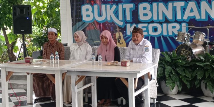 H. Soenarko Didampingi Erita Hibahkan Tanah Untuk Dibangun SLB Negeri di Kota Kediri