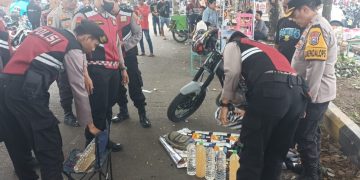 Puluhan Botol Arak Jawa Diamankan Polres Kediri Kota di Acara ANNIVERSARY RX King